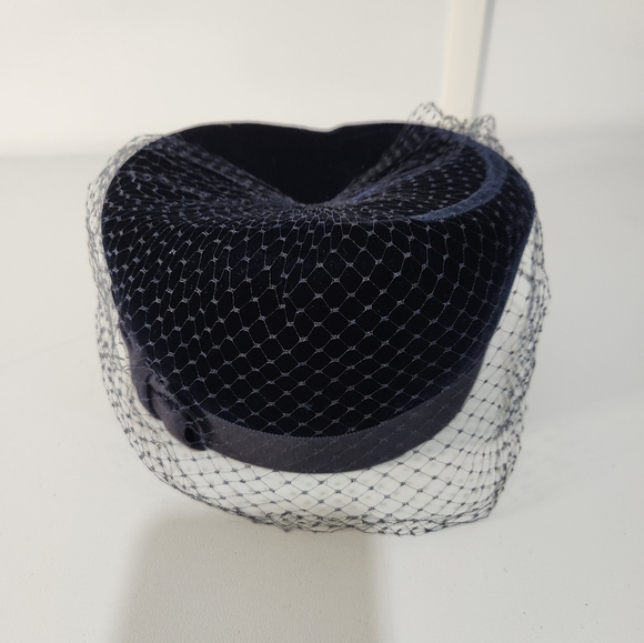 Vintage Navy Blue Velvet Hat with Netting - Picture 1 of 8